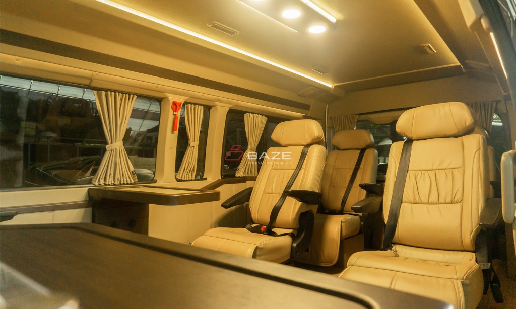 Nikmati Perjalanan Nyaman dengan Sewa Mobil Hiace di Bandung