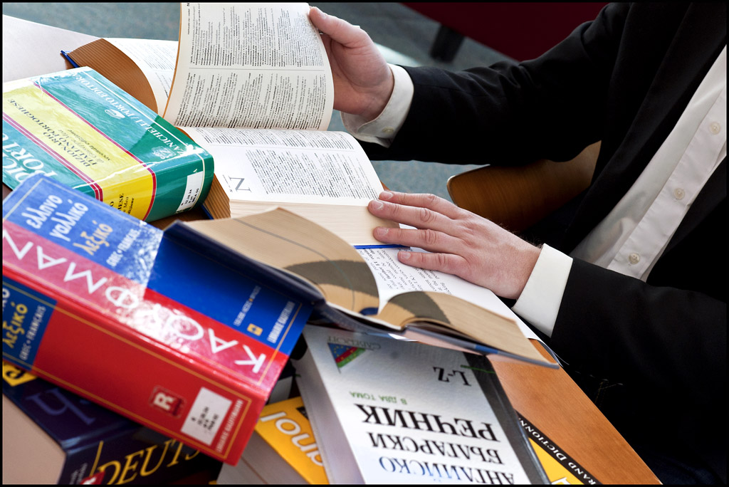 Penerjemah Bahasa Inggris Handal dan Profesional