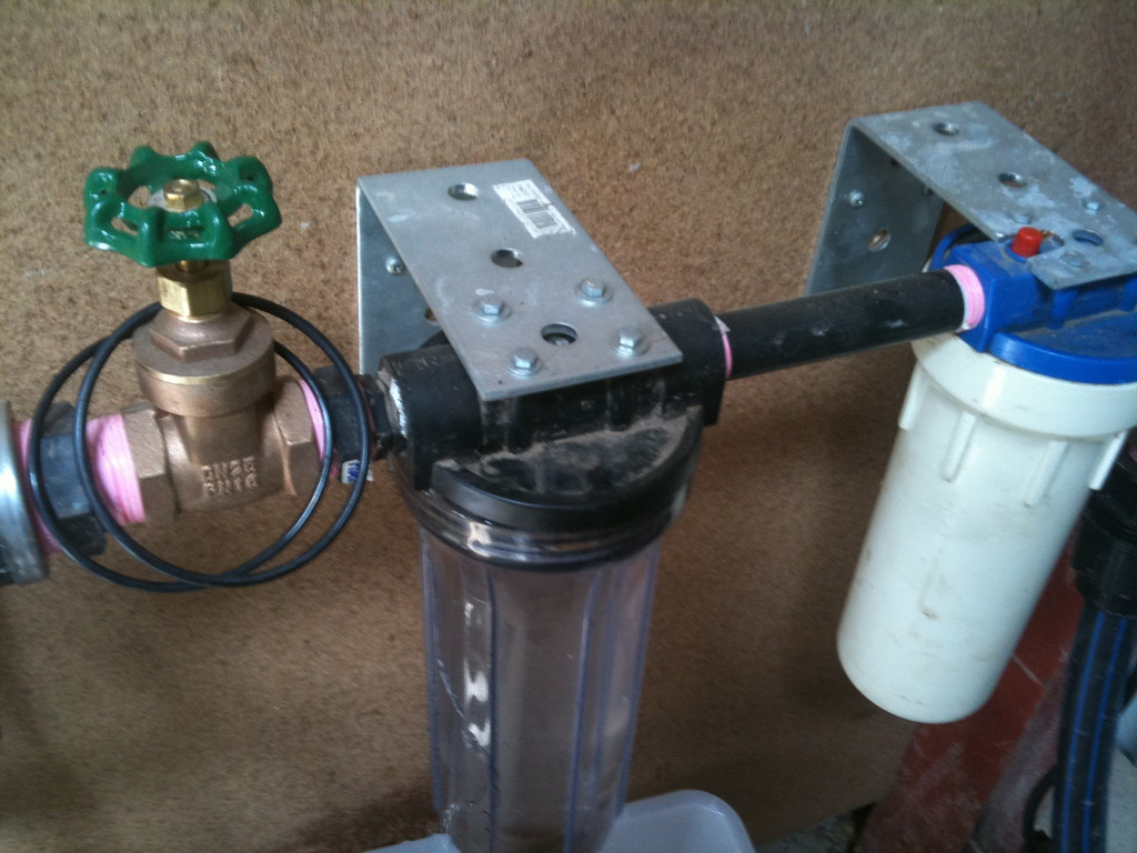 Solusi Air Keruh dengan Ganti Media Filter Air yang Tepat