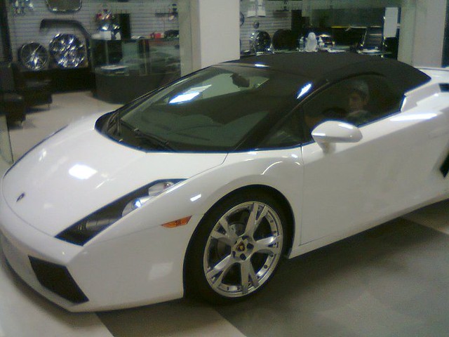 Mobil Mengilap Tahan Lama di Salon Mobil Jakarta